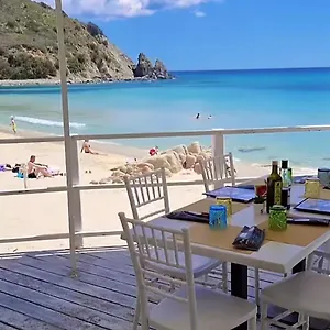 Stella Dorada Bedrooms A 5 Minuti Dal Mare, Con Clima, Balcone, Frigo, Zanzariere E Tv Olia Speciosa
